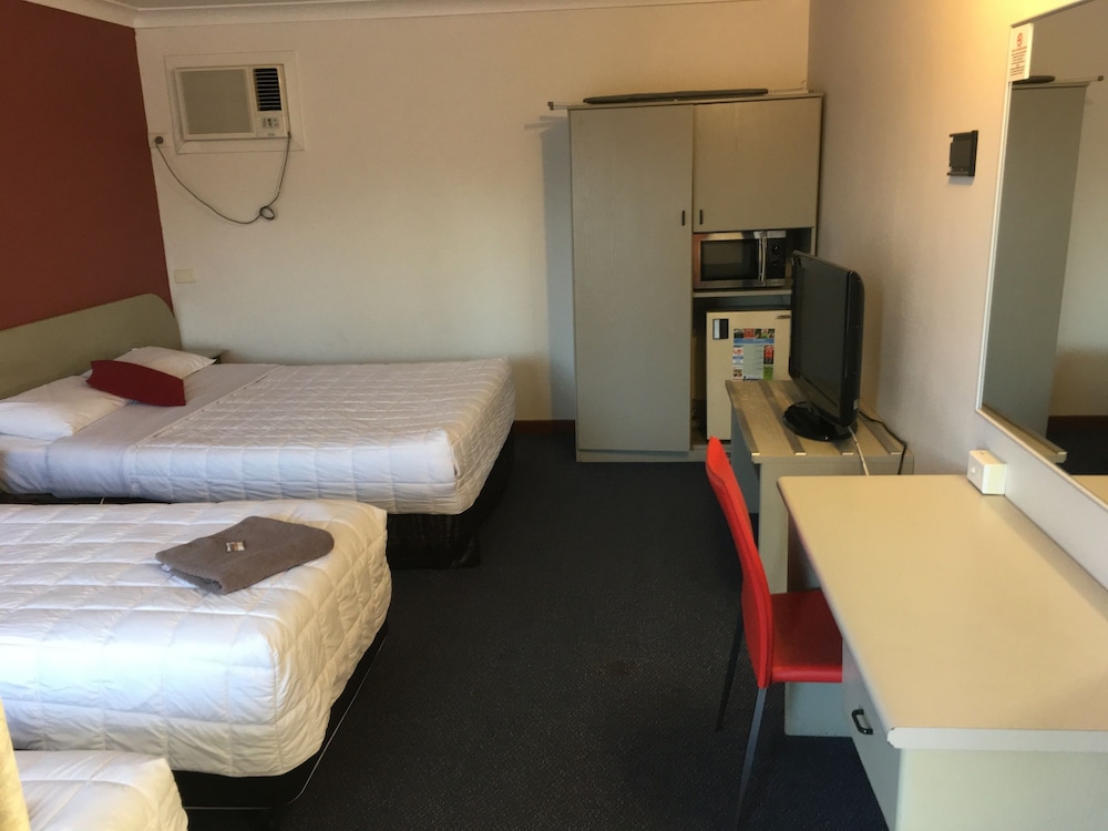 Parkway Motel 10/19