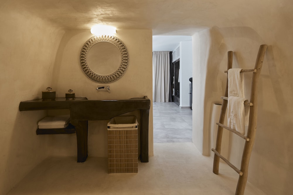 Thermes Luxury Villas by Mr. and Mrs. White 5/50
