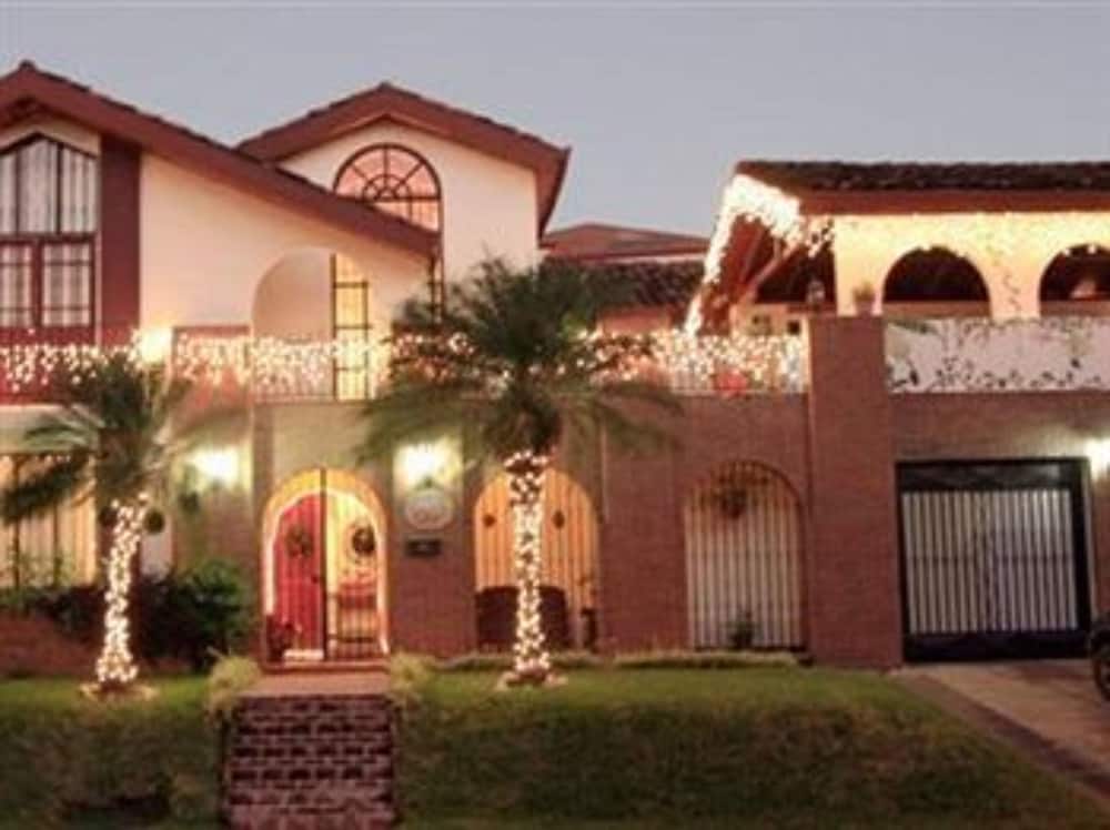 The Cariari Bed and Breakfast 1/50