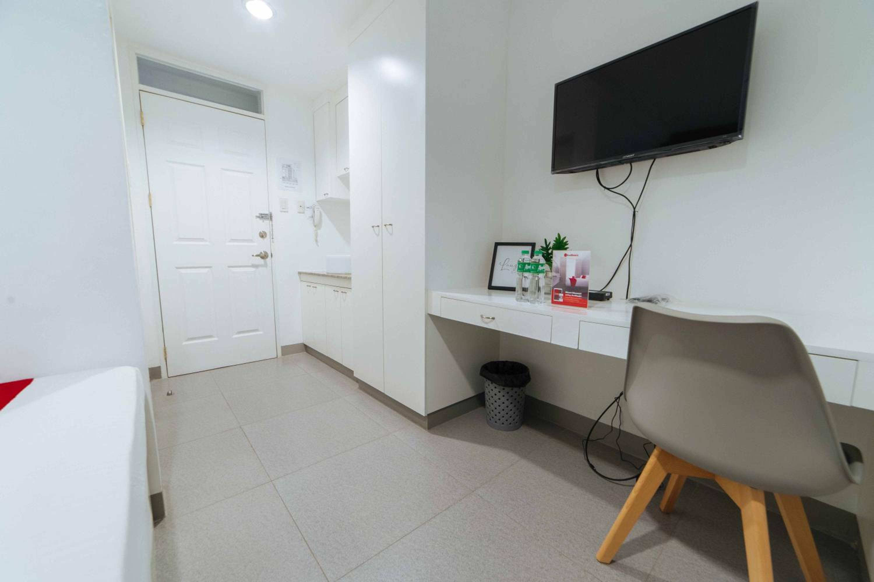 Reddoorz Plus Roxas St. Davao 42/49