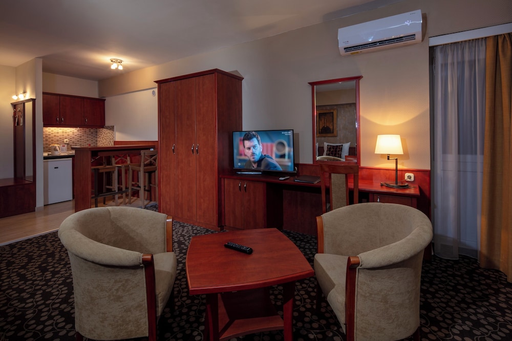 Hotel Charles 48/67