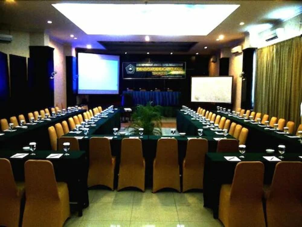Hotel Mega Lestari 19/25