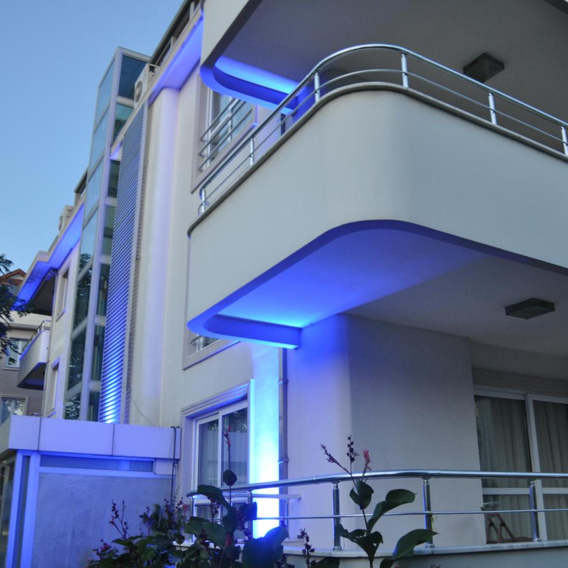 Island Hotel 4/43
