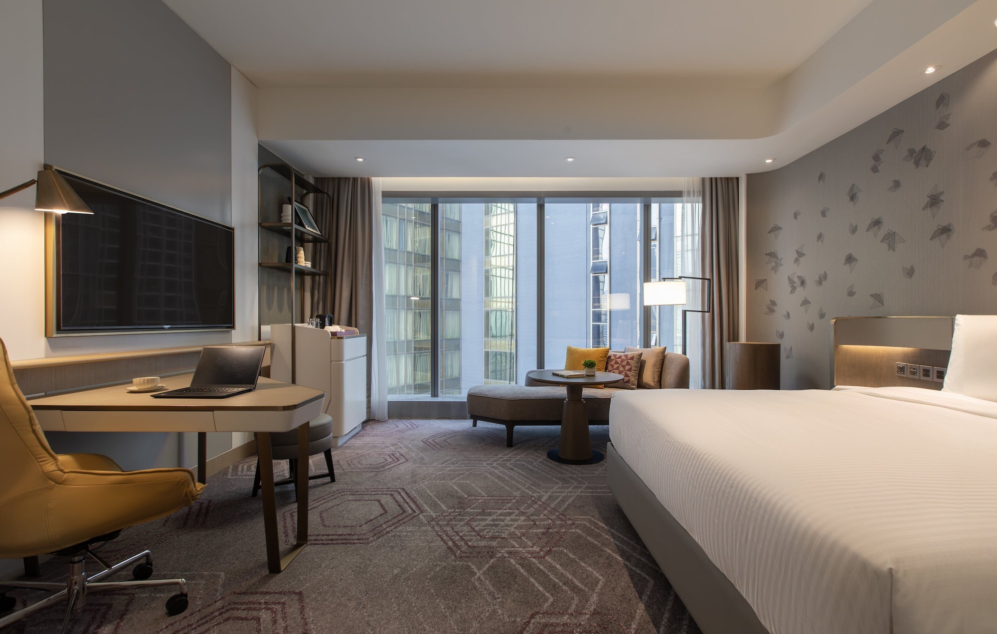غرفة بريميوم بسرير كينج مع دخول صالة النادي، Crowne Plaza Kuala Lumpur City Centre 3/6
