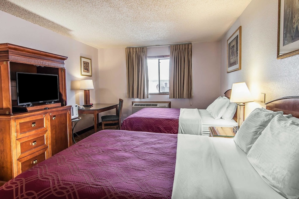 Econo Lodge Inn & Suites Madras 25/41