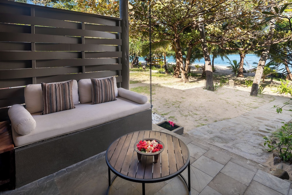 Mantaray Island Resort 10/67