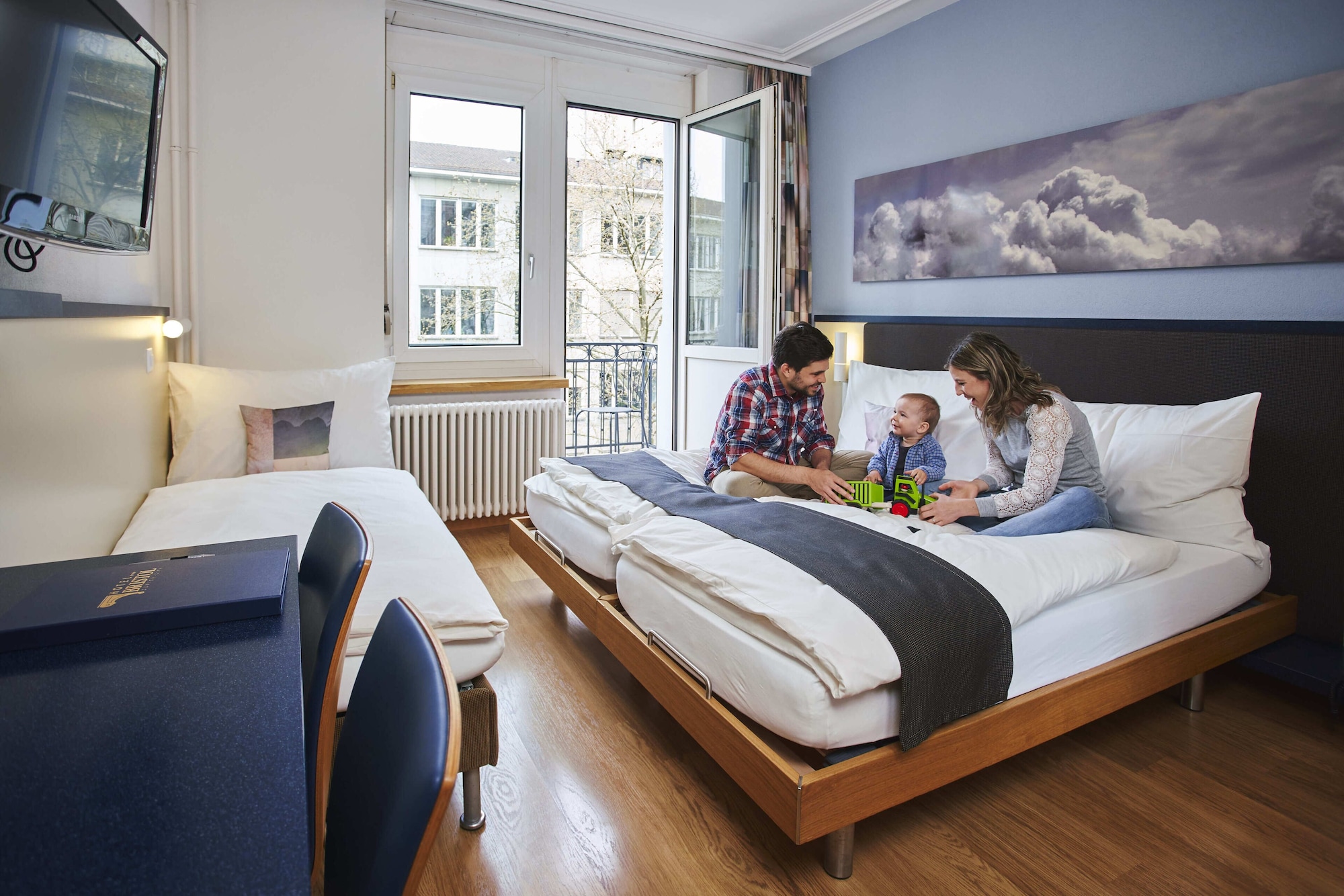 غرفة ثلاثية، Bristol Hotel Zurich 2/4