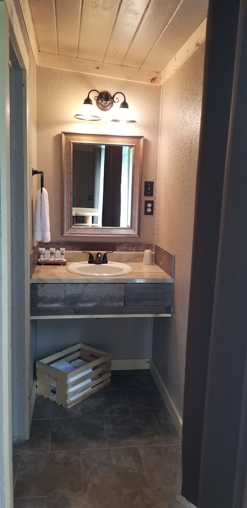 Carriage House Inn 28/36