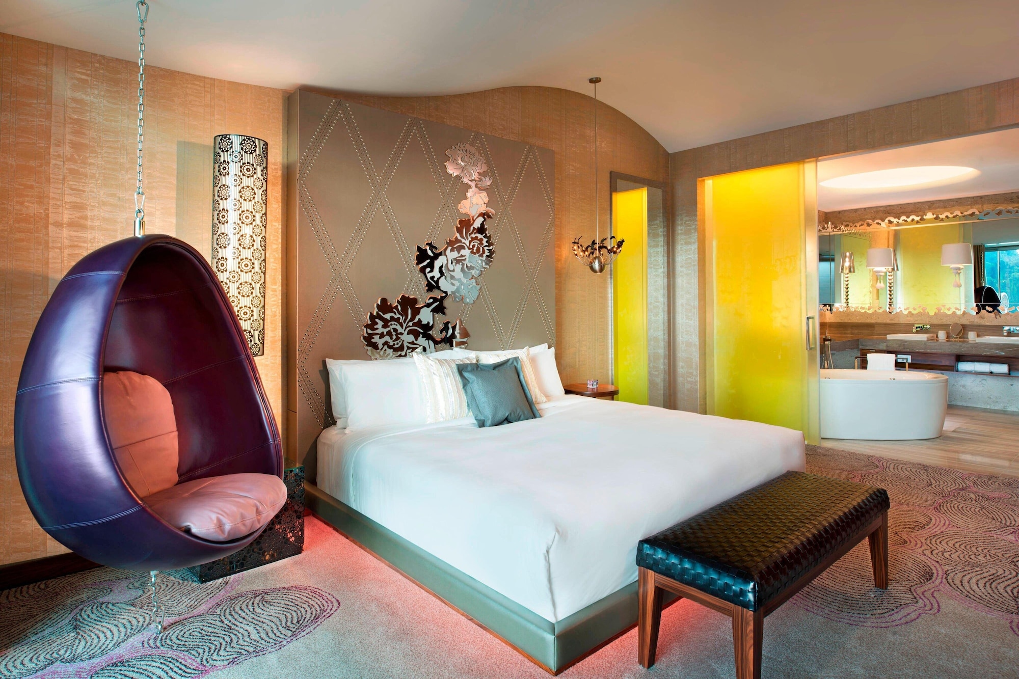 1 Bedroom, Wow, Suite, King Bed, Pool View, Outdoor Pool, Balcony, Top Floor