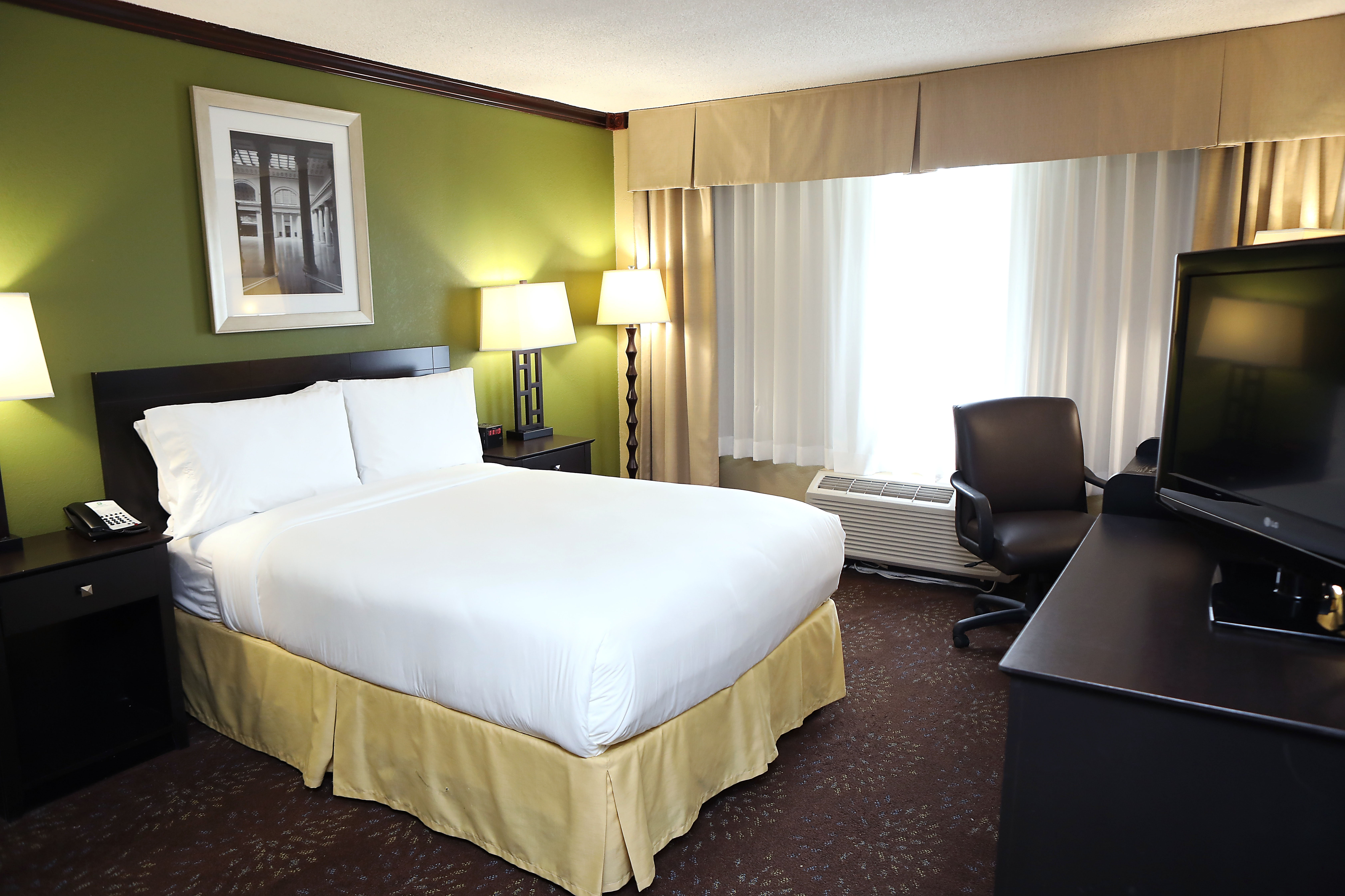 HOLIDAY INN CHICAGO OAKBROOK 28/63