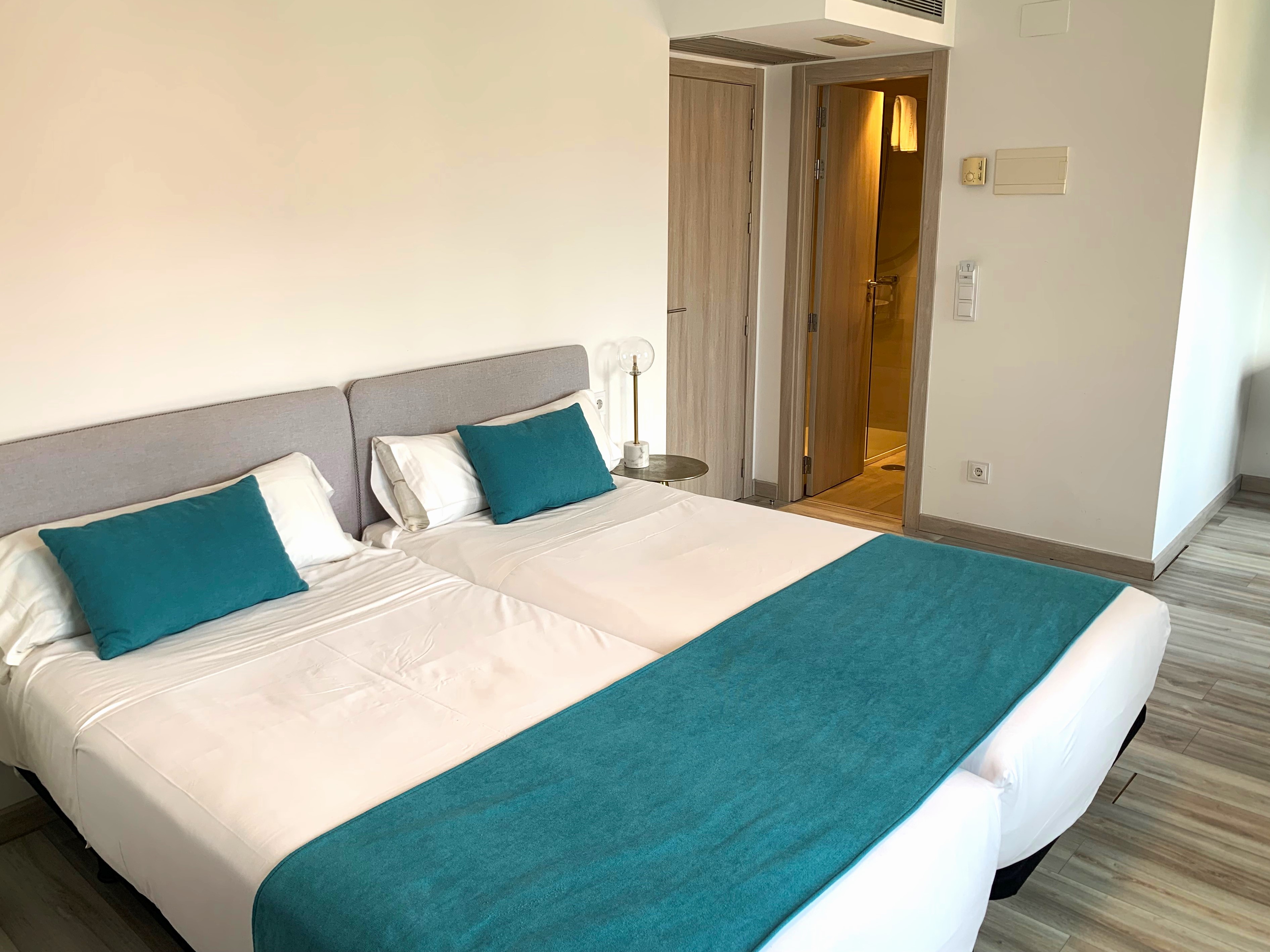 Room, Double or Twin Bed, City View