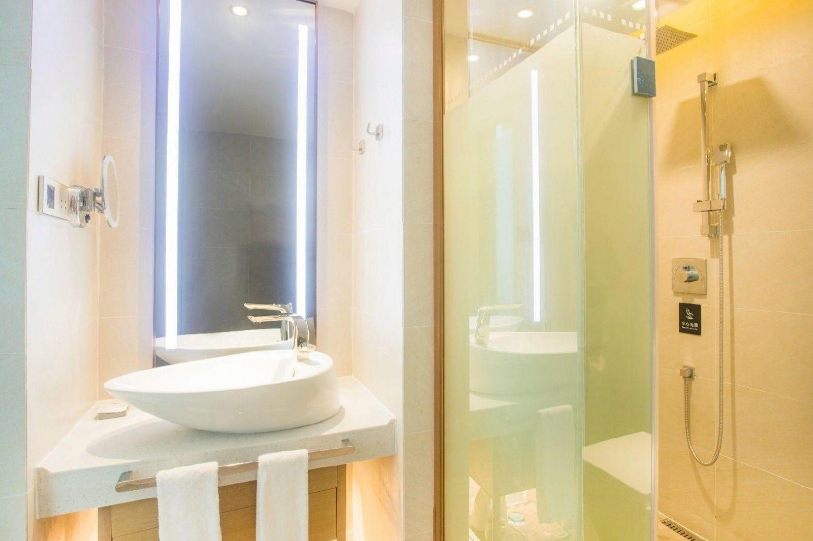 Lavande Hotels 30/30