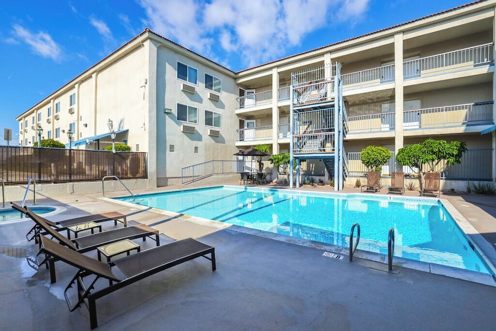 Brookhurst Plaza Inn 32/39