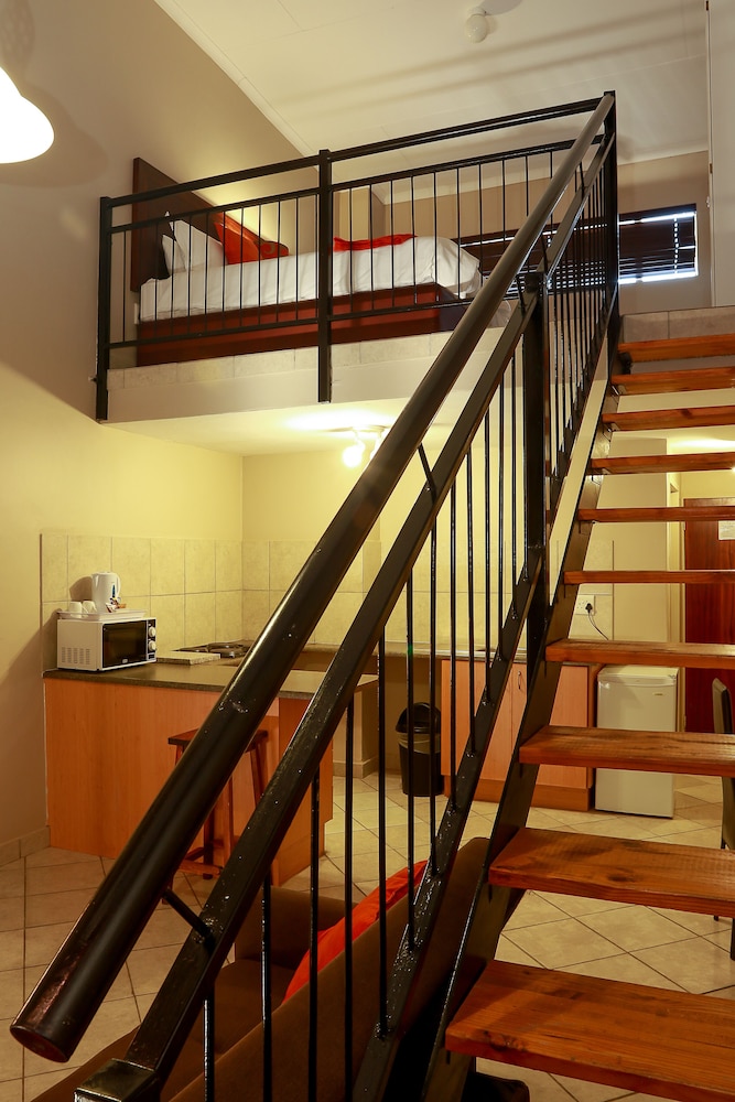 Hotel Tzaneen 35/70