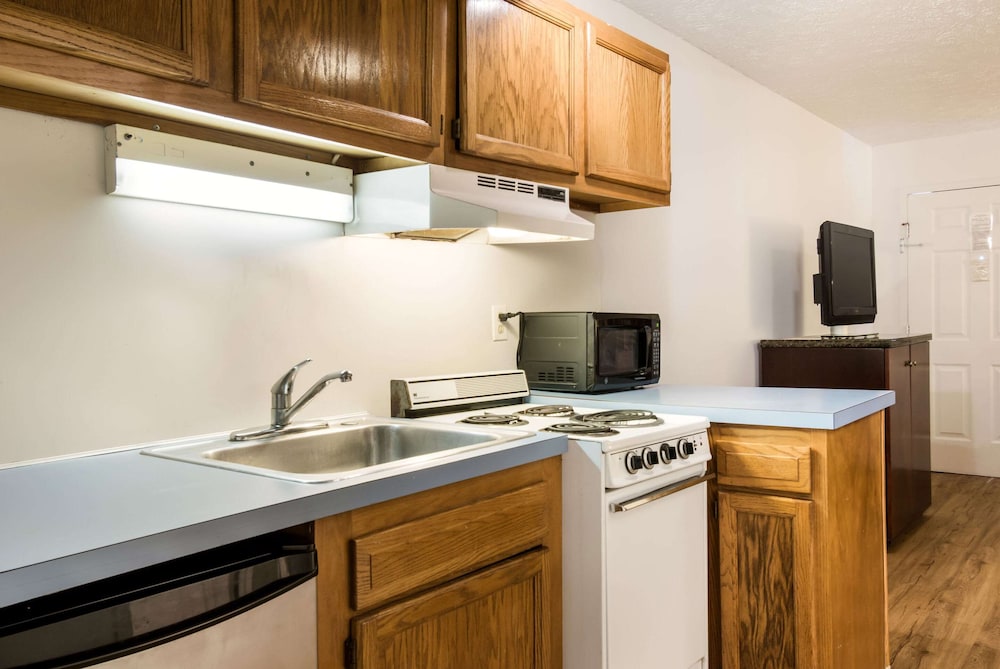 Econo Lodge Inn & Suites Lake Harmony - Pocono Mountains Area 28/29