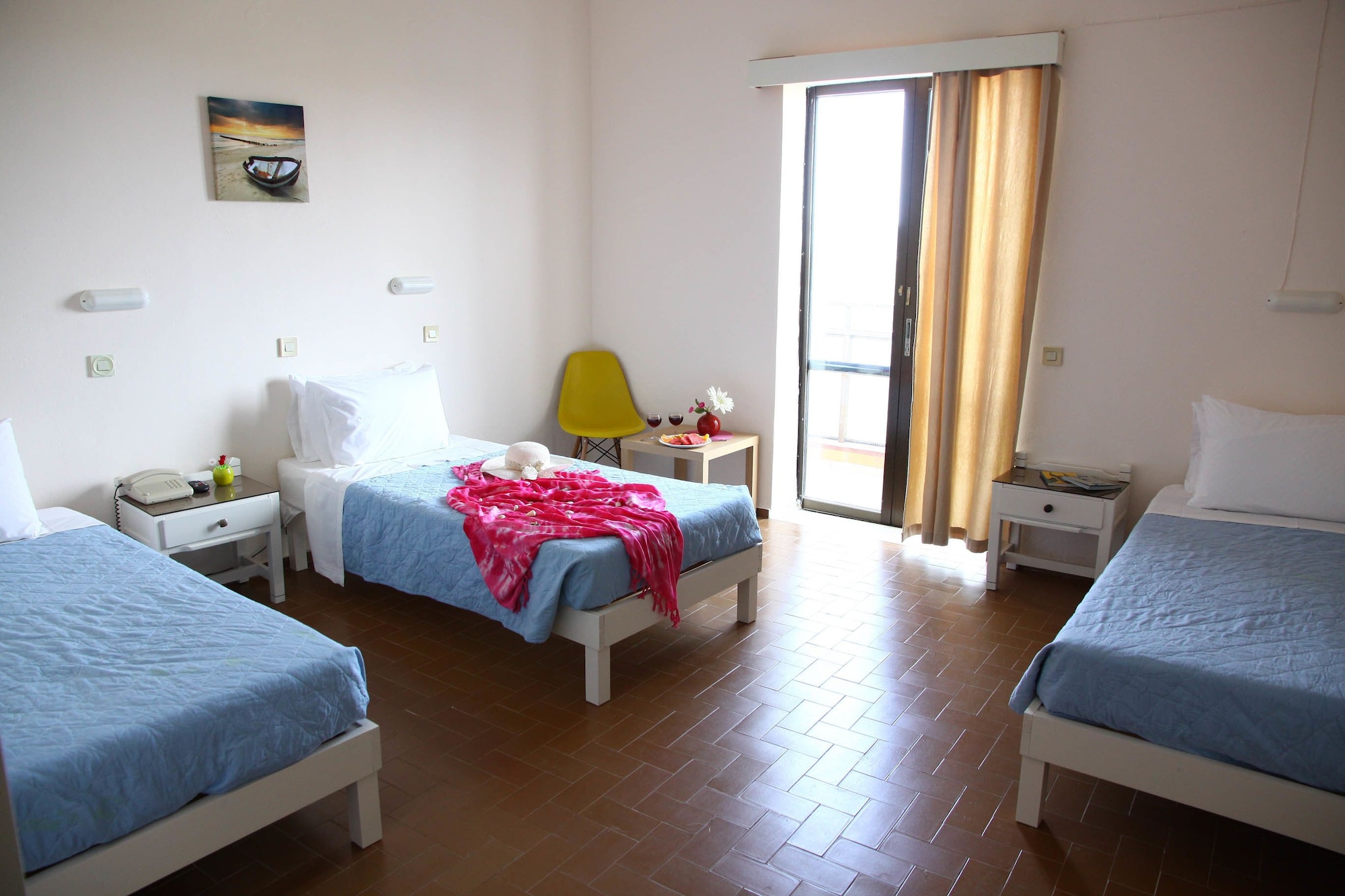 ROOM, TRIPLE