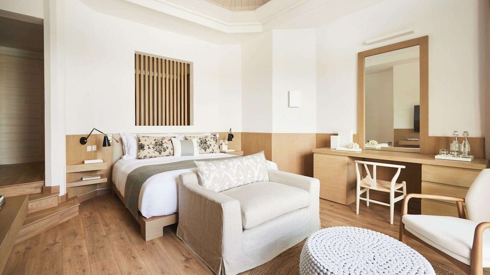 LUX Grand Gaube Resort and Villa 24/80