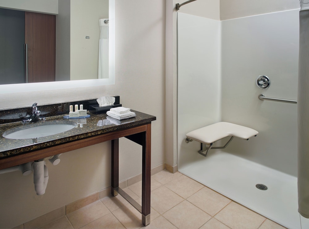 Fairfield Inn & Suites Asheville Airport/Fletcher 38/39