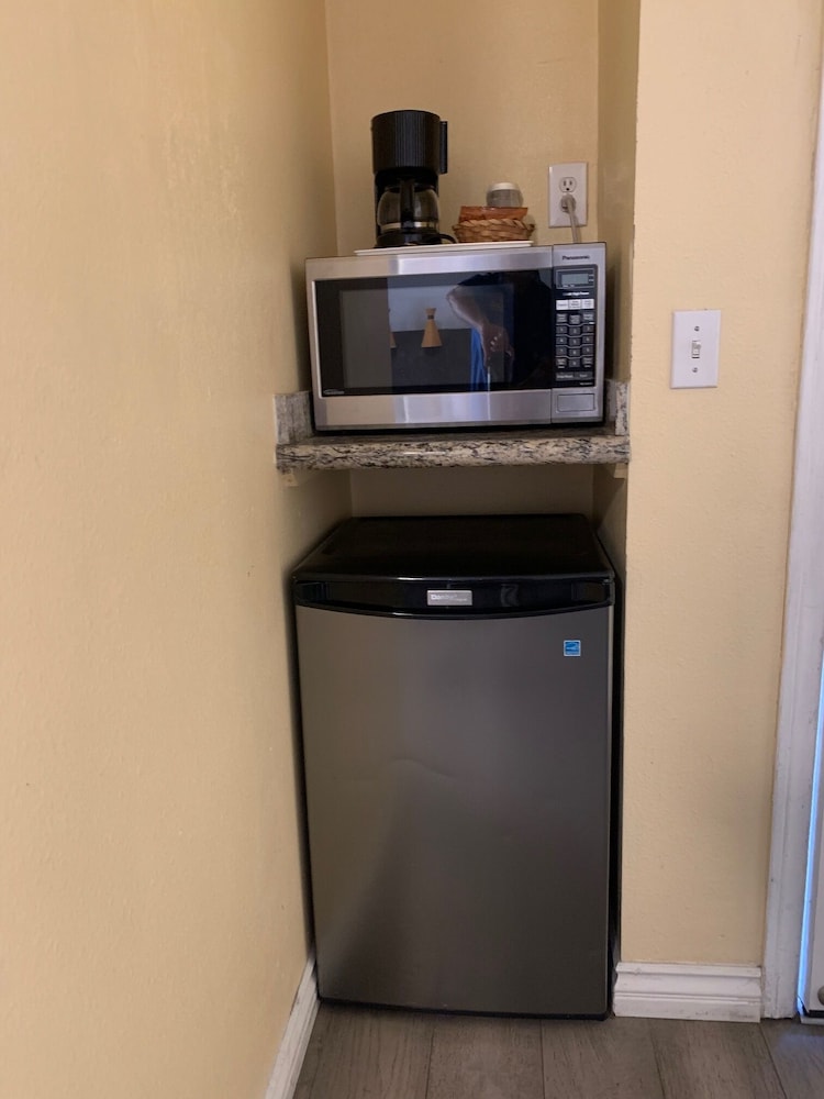 Oasis Inn & Suites 11/50