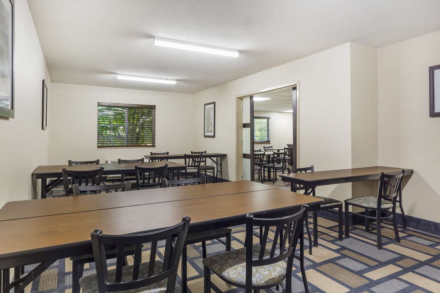 Best Western Plus Berkshire Hills Inn & Suites 33/41