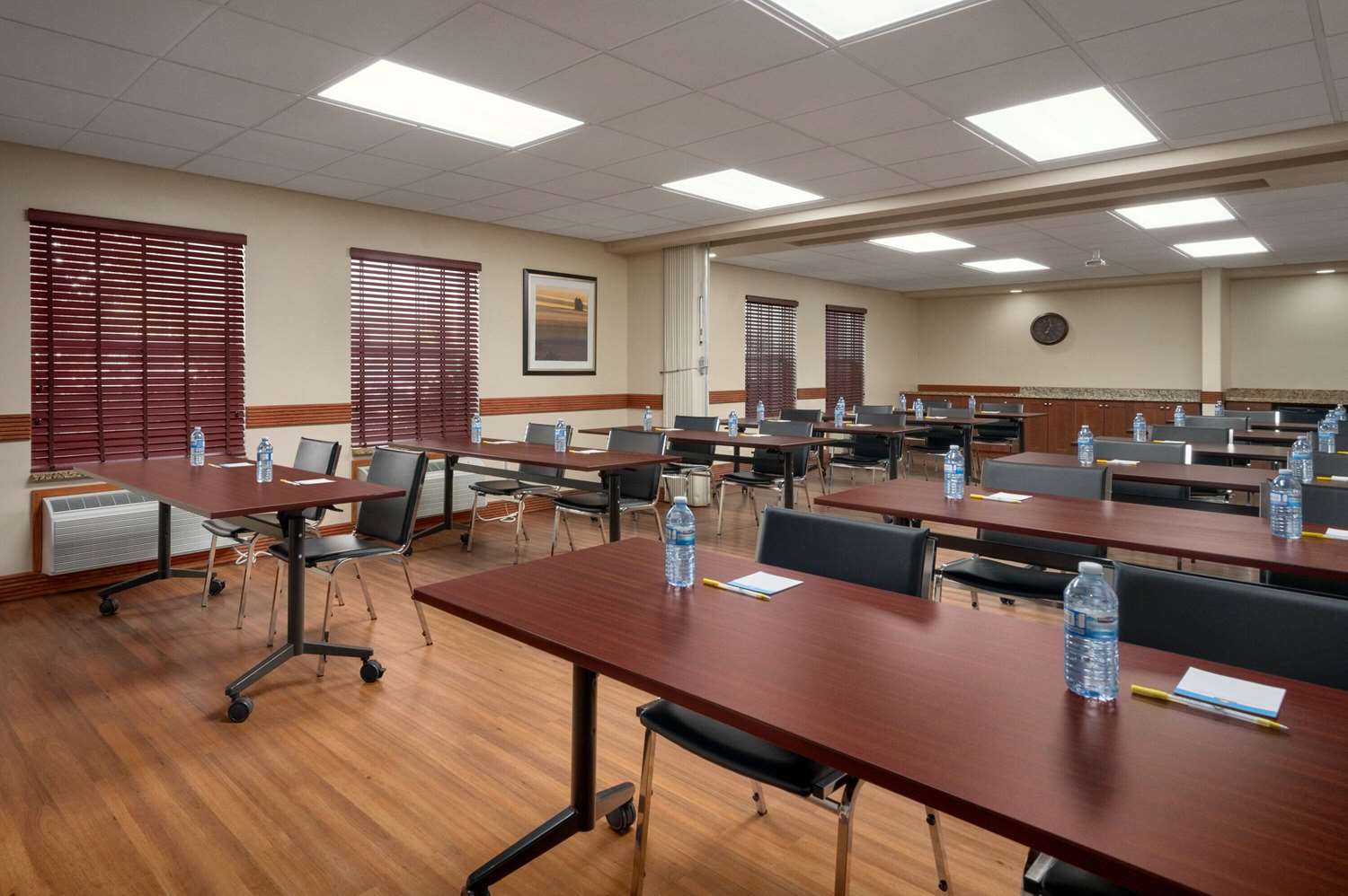 Days Inn & Suites By Wyndham Sherwood Park Edmonton 21/24
