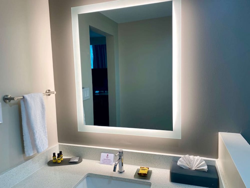 La Quinta Inn and Suites by Wyndham Indianapolis Downtown 38/50