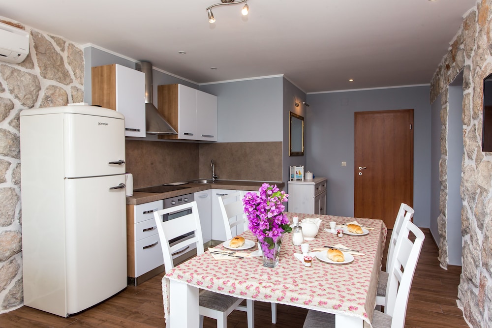 Apartments Villa Mirjana 50/75