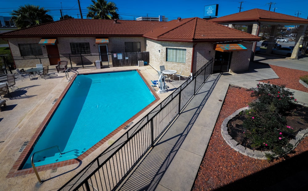 University Inn & Suites photo1