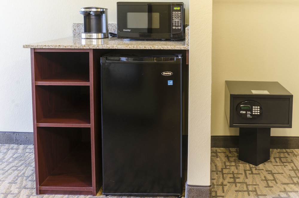 Cobblestone Inn & Suites - Vinton 11/50