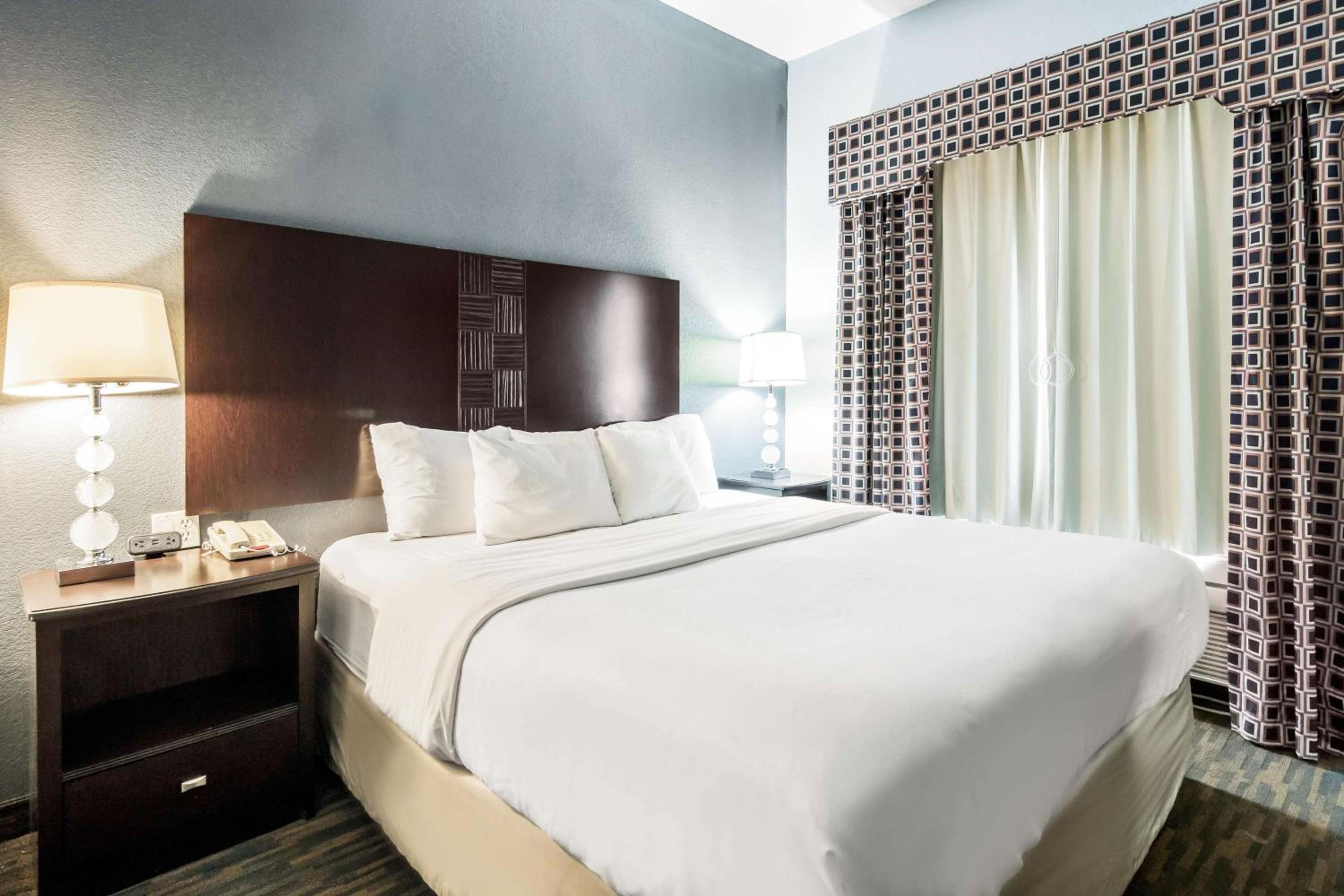 Room, King Bed, Accessible, Baymont by Wyndham Mineral Wells 3/10
