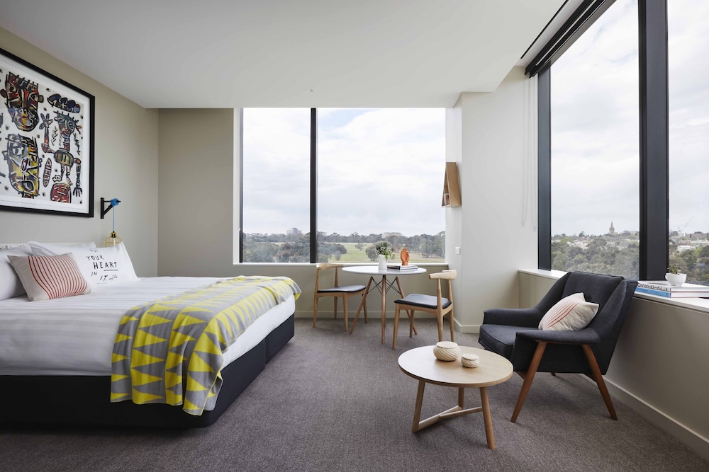 LARWILL, KING BED, PARK VIEW, CORNER