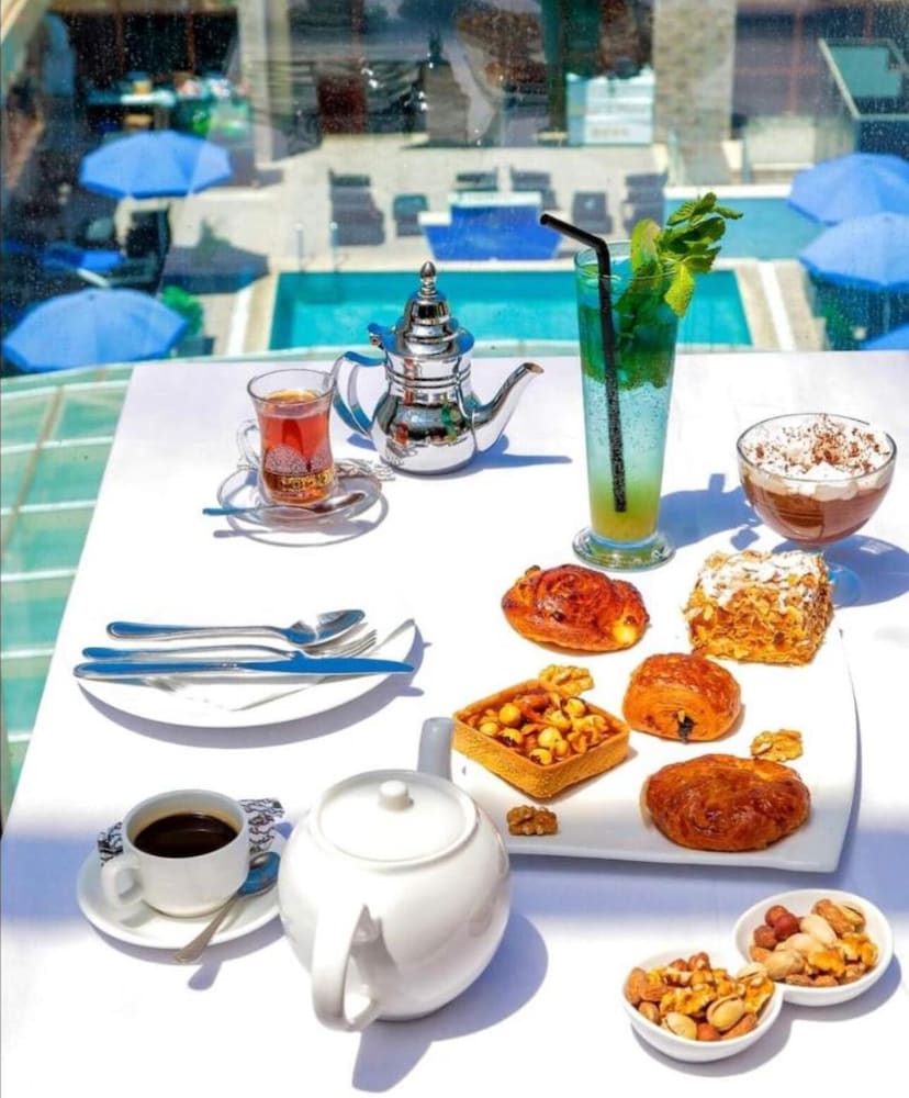 LB Suite Hotel 44/51