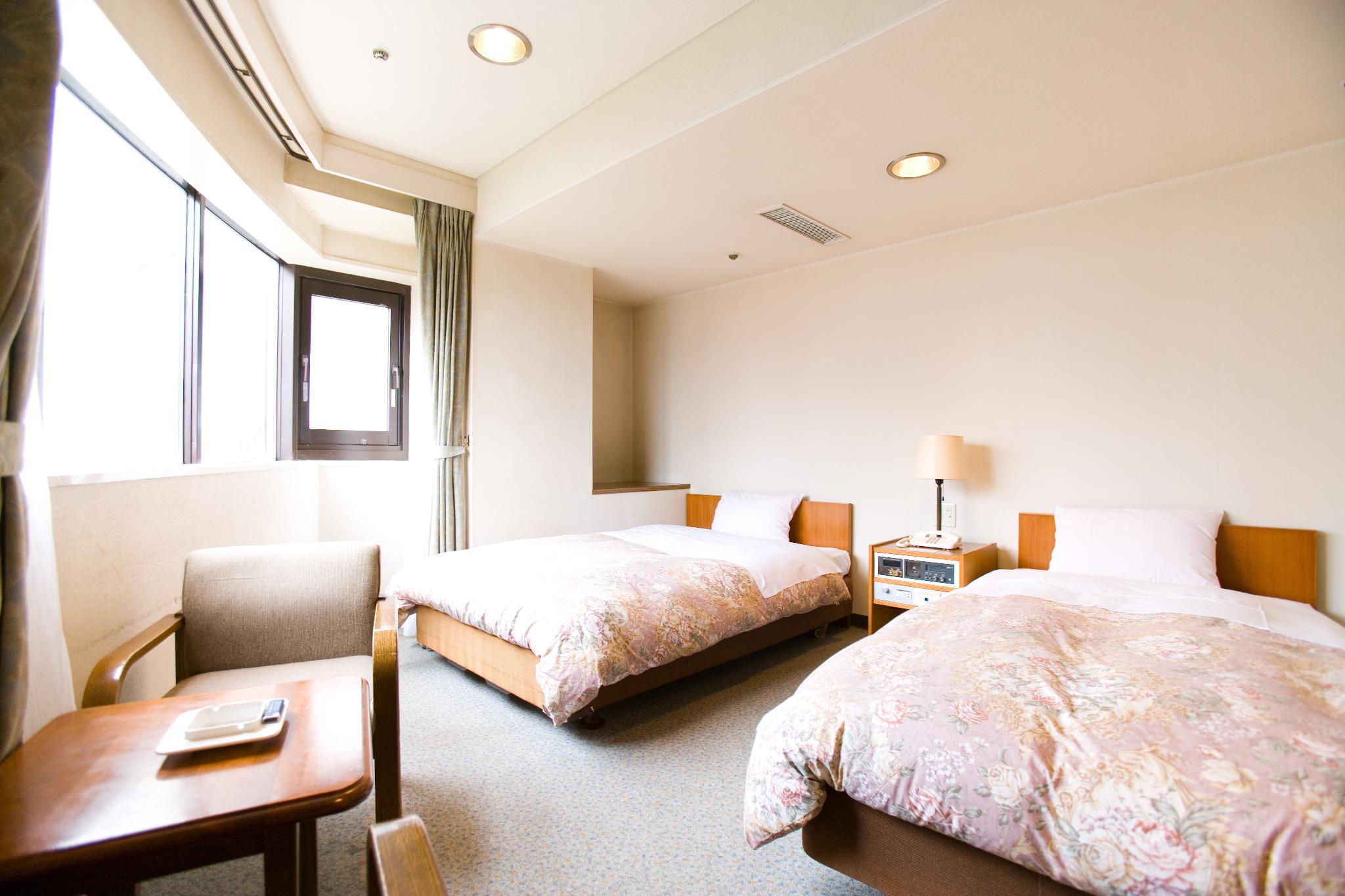 Semi Room, 1 Double and 1 Single Bed, Smoking