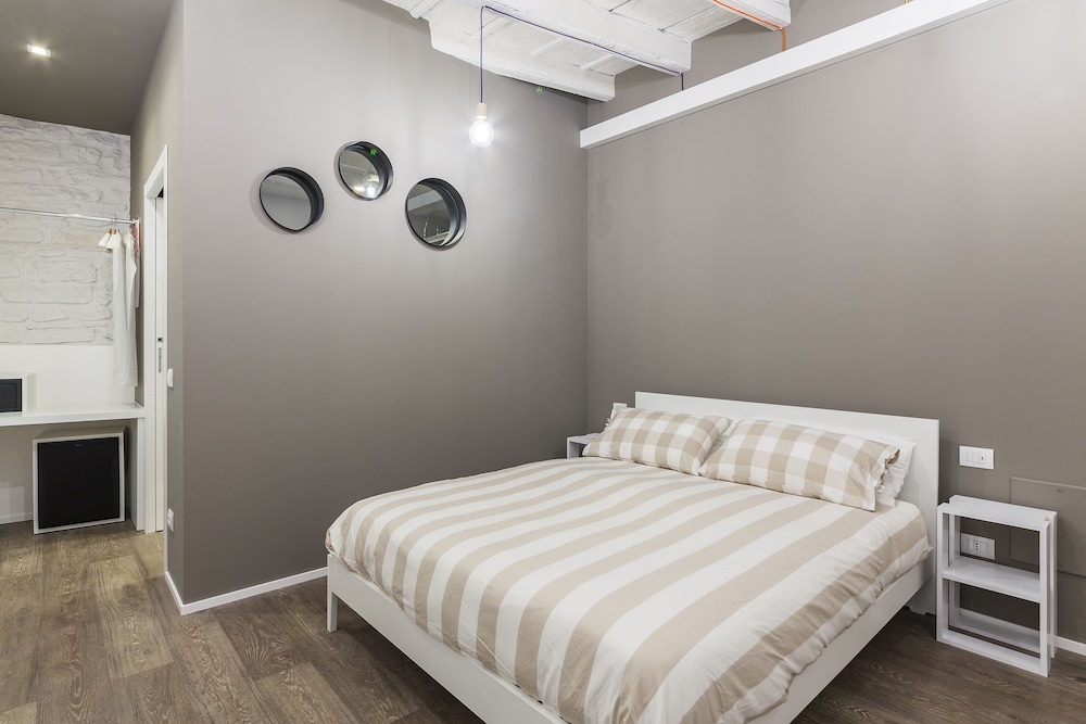Rumi Rooms 6/34