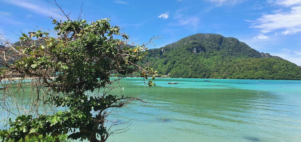 Phi Phi Viewpoint Resort 58/65