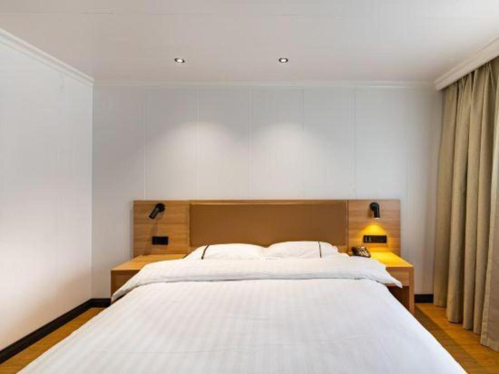 GreenTree Inn Express Shanghai Baoshan District Youyi Road Metro Station 16/46