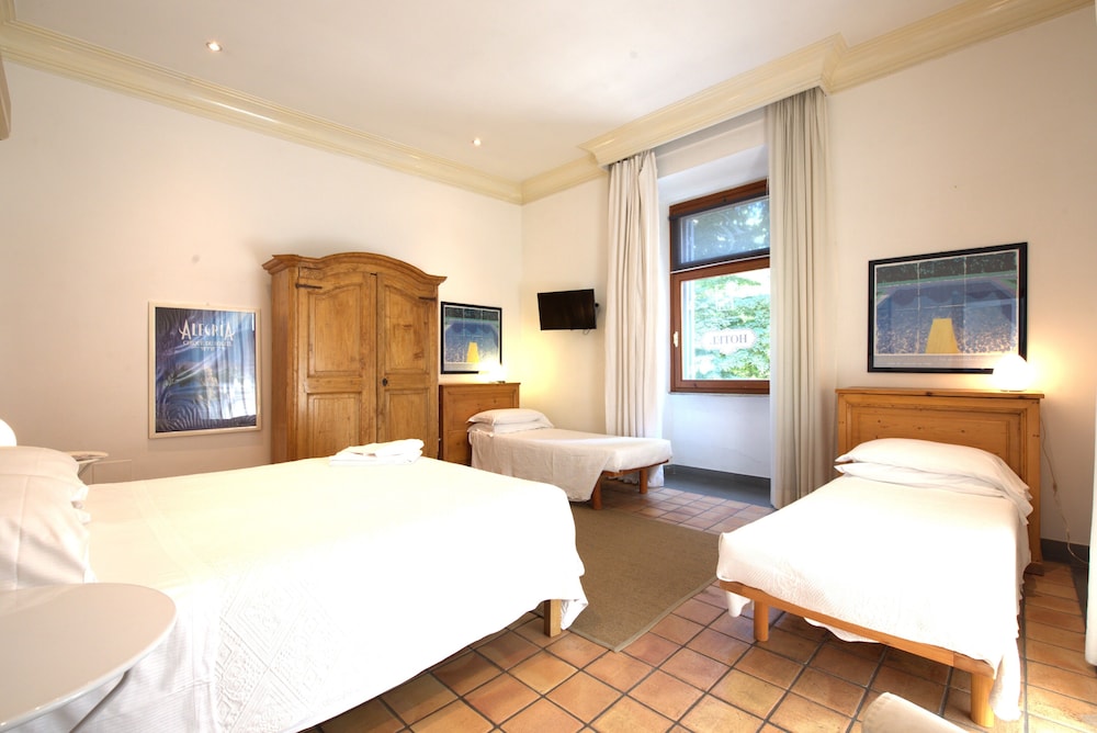 ROOM, TRIPLE