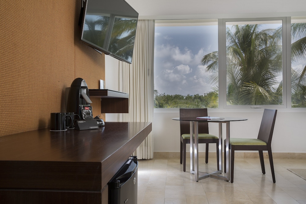 Presidente Intercontinental Cancun Resort 61/82