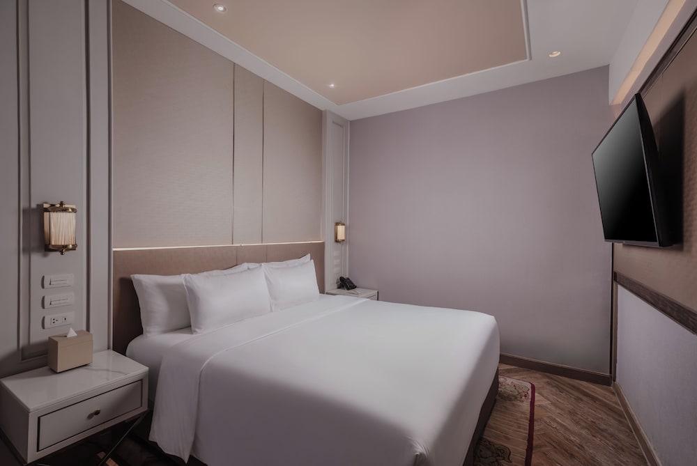 Executive Studio Club Lounge Access