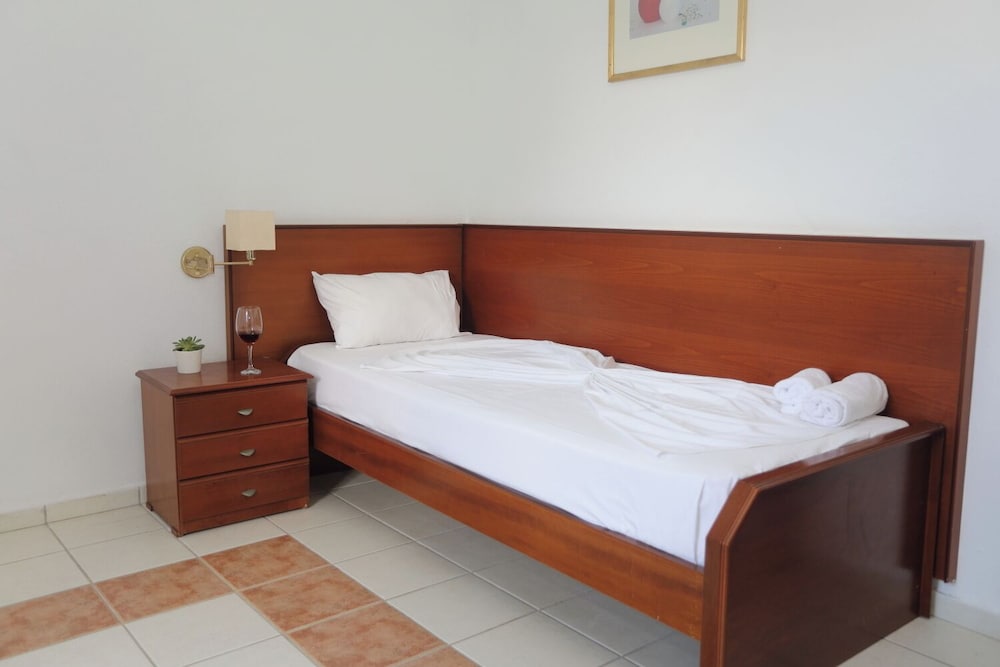 Economy, Queen Bed, Lateral Side Sea View، Maravel Star Art Hotel 8/10