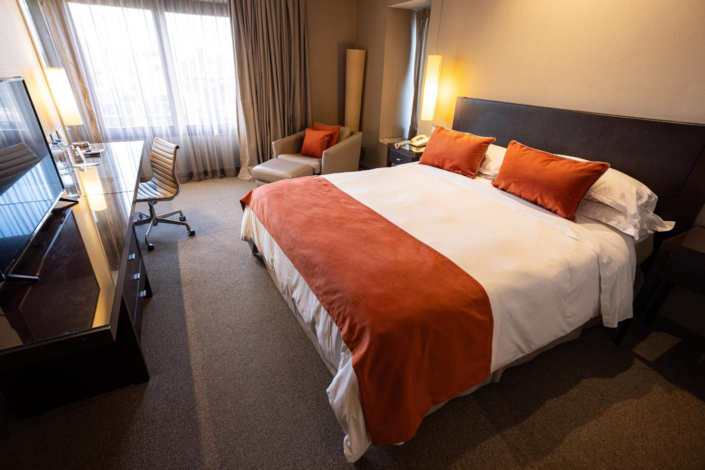 Club, Guest Room, King Bed, Club Floor