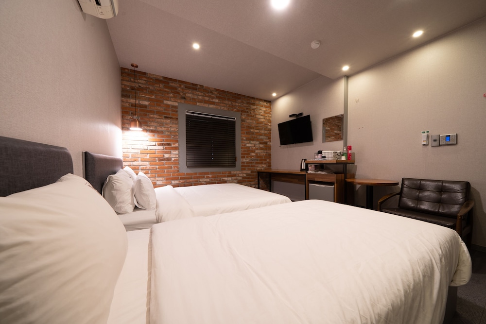 No.25 Hotel 9/75