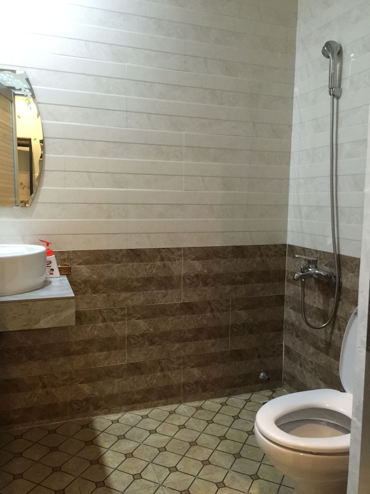 Ngan Giang Guest House 63/65