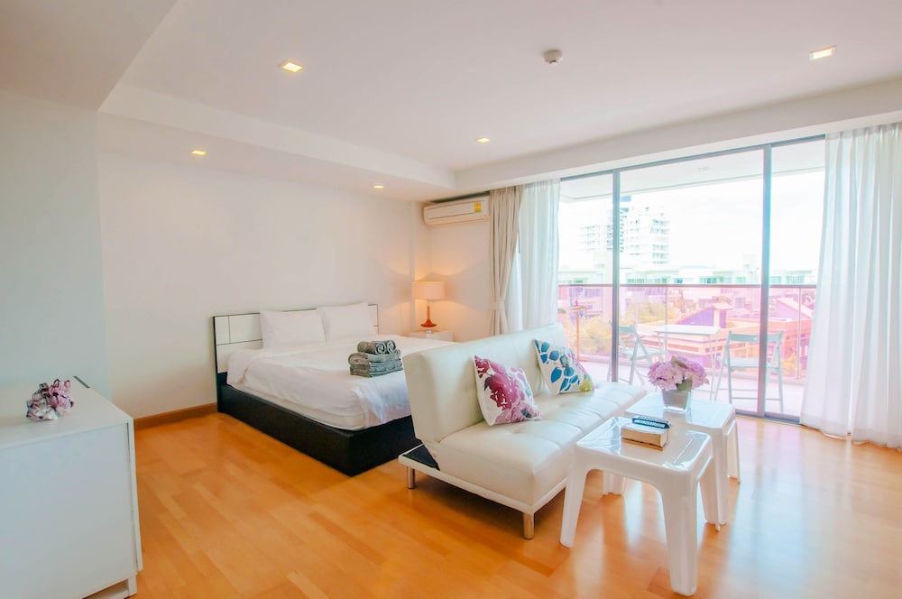 Rocco Huahin Condominium 72/76