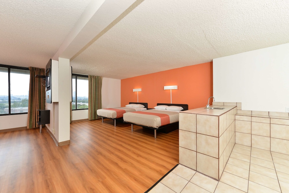 Motel6 Fort Worth, TX - Downtown East 33/52