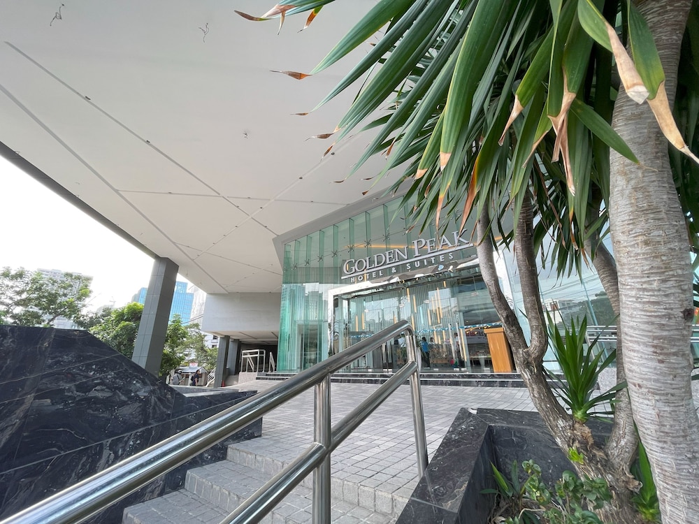 Golden Peak Hotel and Suites powered by Cocotel in CEBU