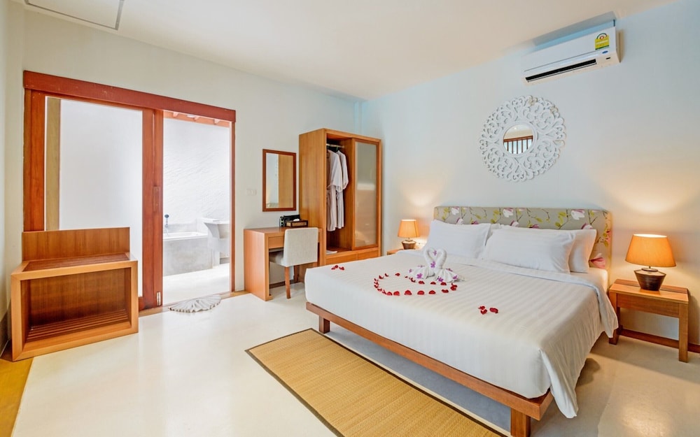 POOL, SUITE, VILLA