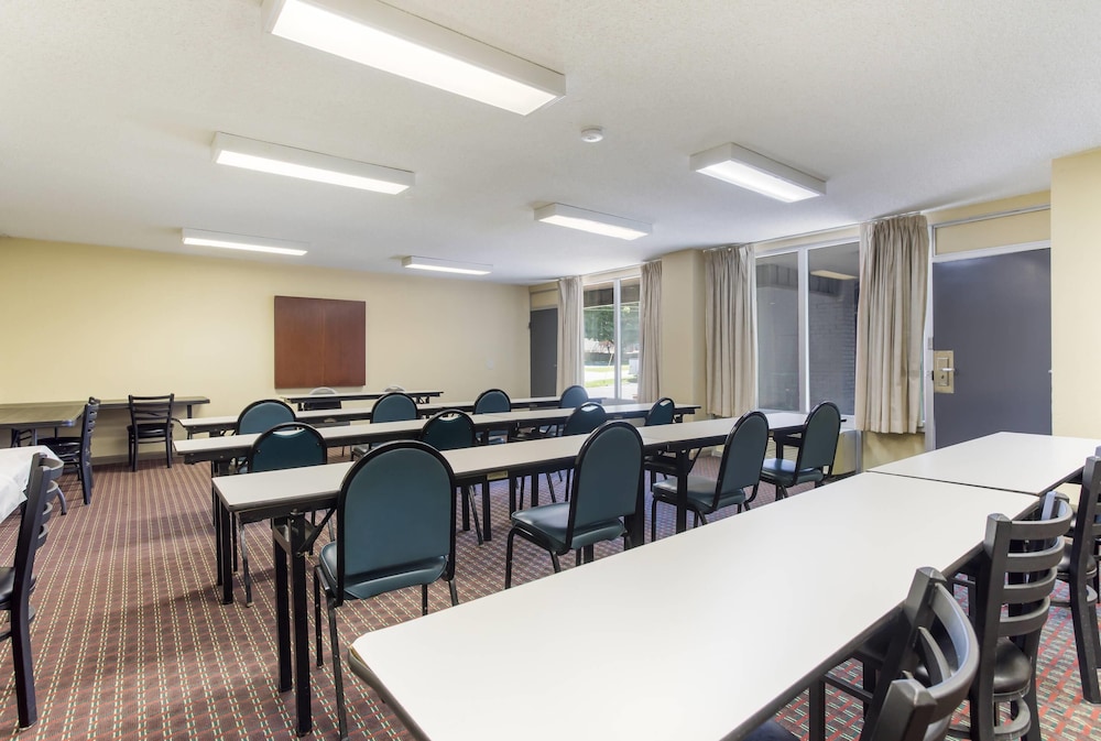 Econo Lodge Gallatin - Metro Nashville 38/43