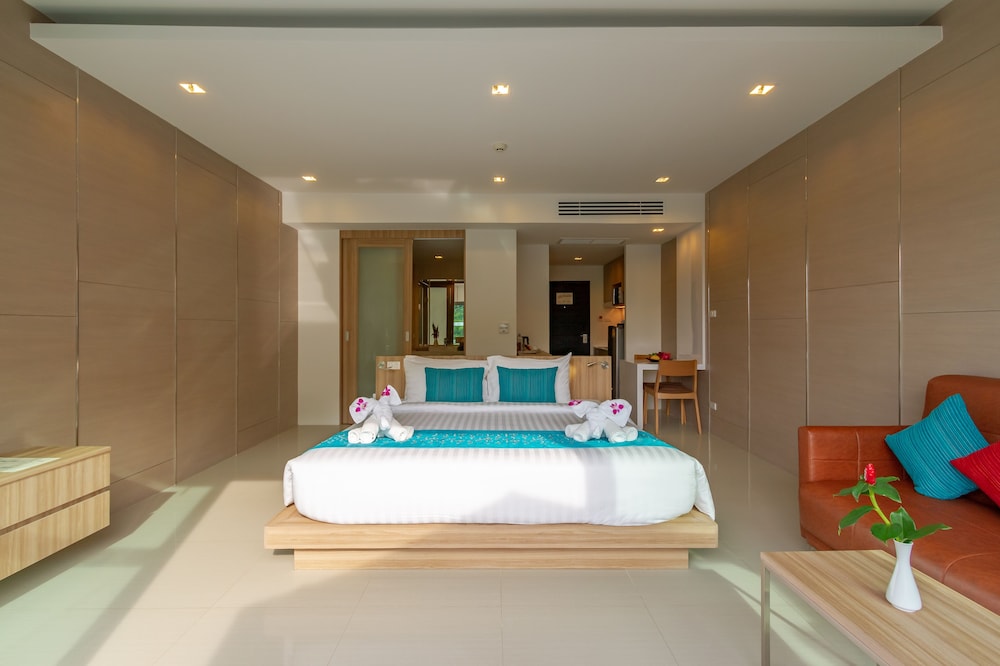 Patong Bay Hill Resort 15/70