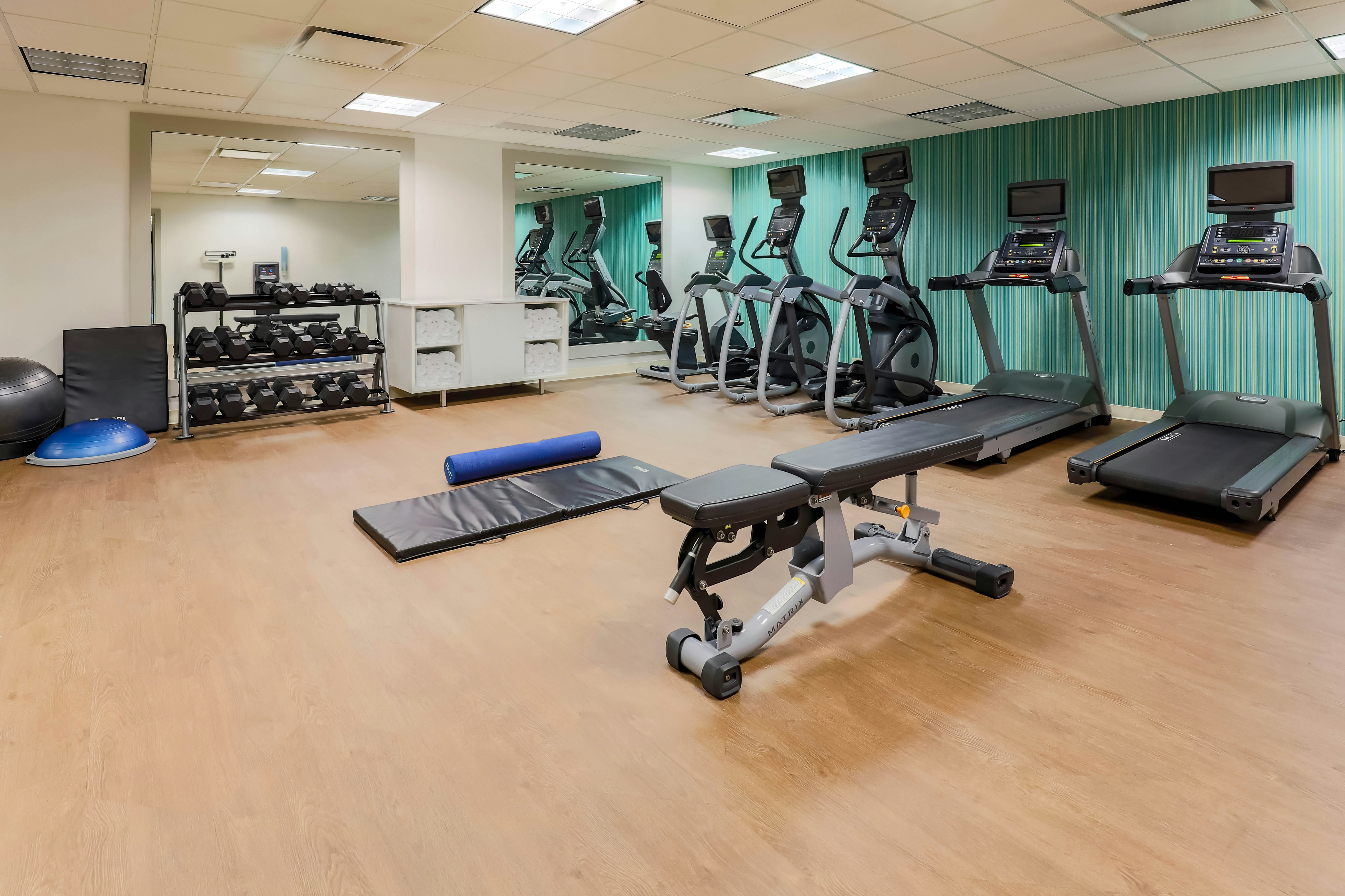 Holiday Inn Express & Suites Downtown Fort Worth 30/55